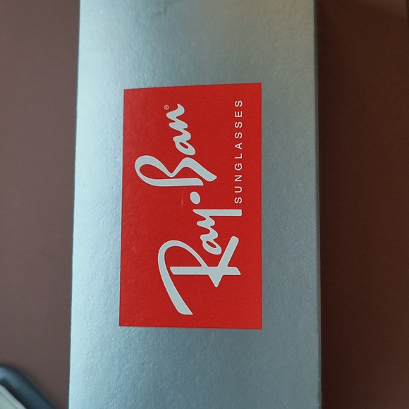 Ray-Ban Sunglasses - Picture 6 of 6